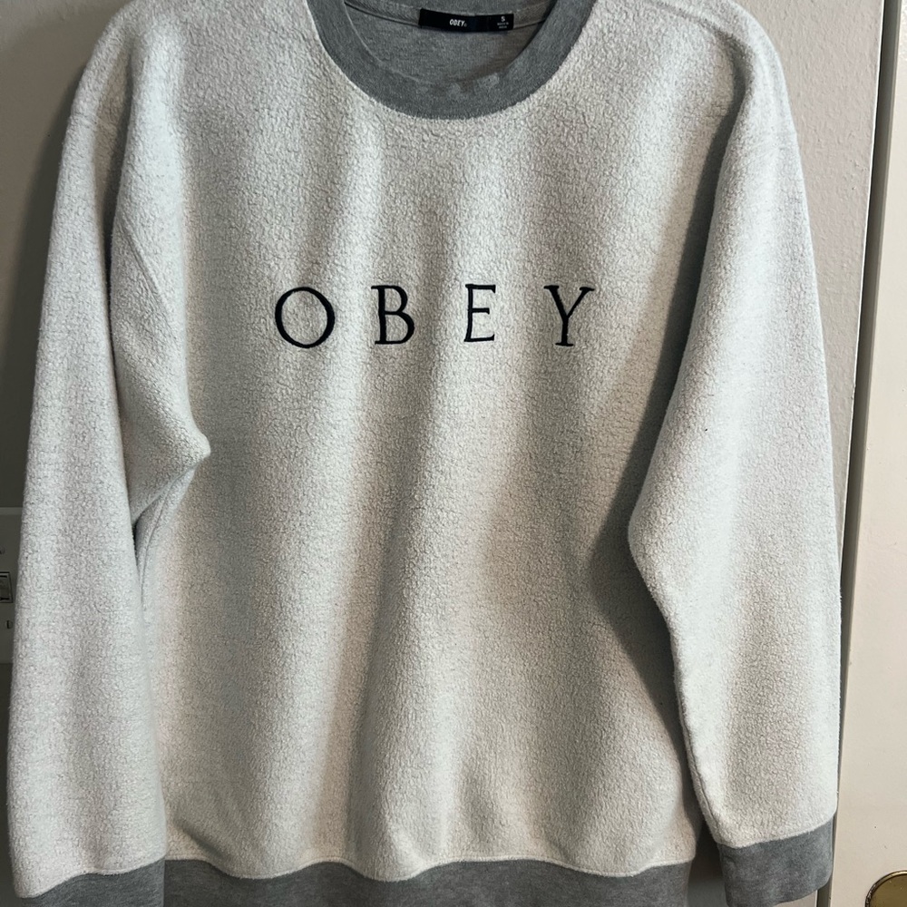 Obey sweatshirt white fleece style size small